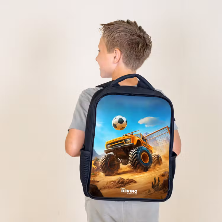 Kids backpack - Monster truck scores goal in desert stadium — 2