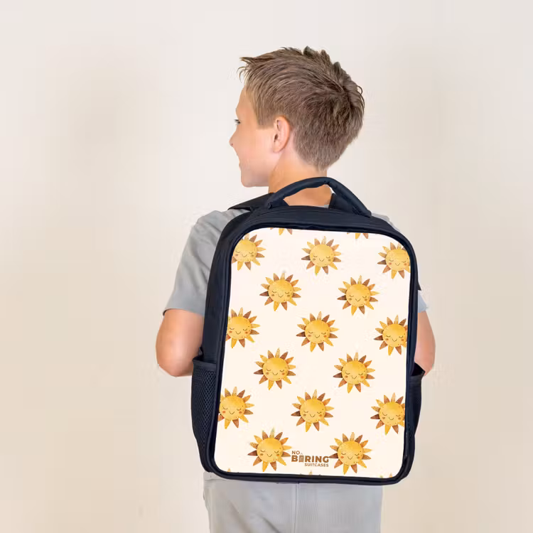Kids backpack - Smiling suns as a pattern on beige background — 2