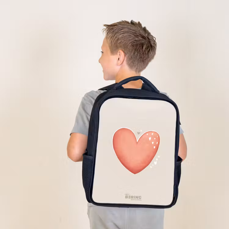 Kids backpack - Red heart on a beige background — 2