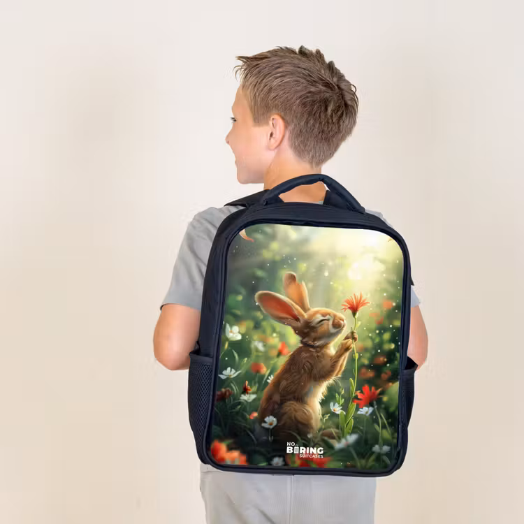 Kids backpack - Side view of a rabbit with red flower — 2