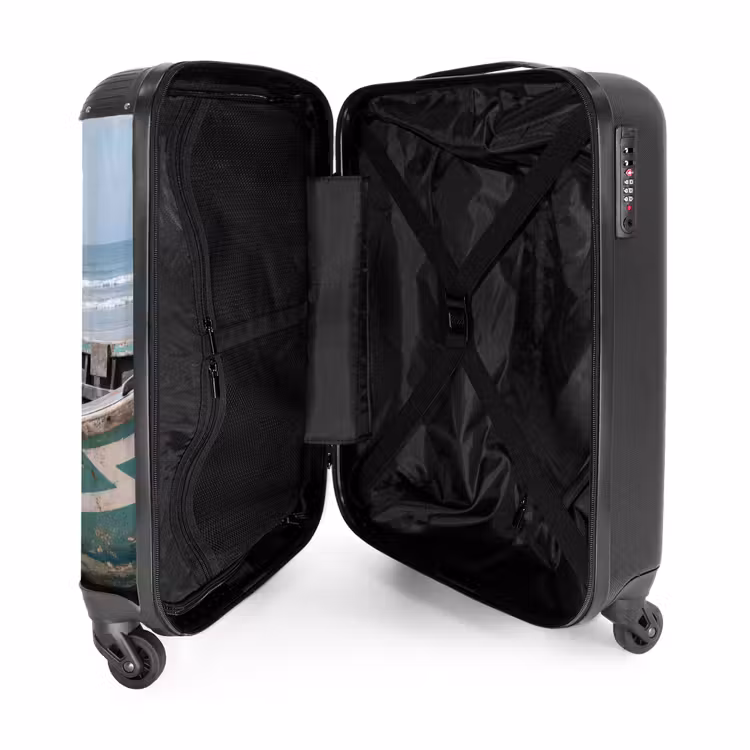 Suitcase - Boat - Sandy beach - Sea — 3