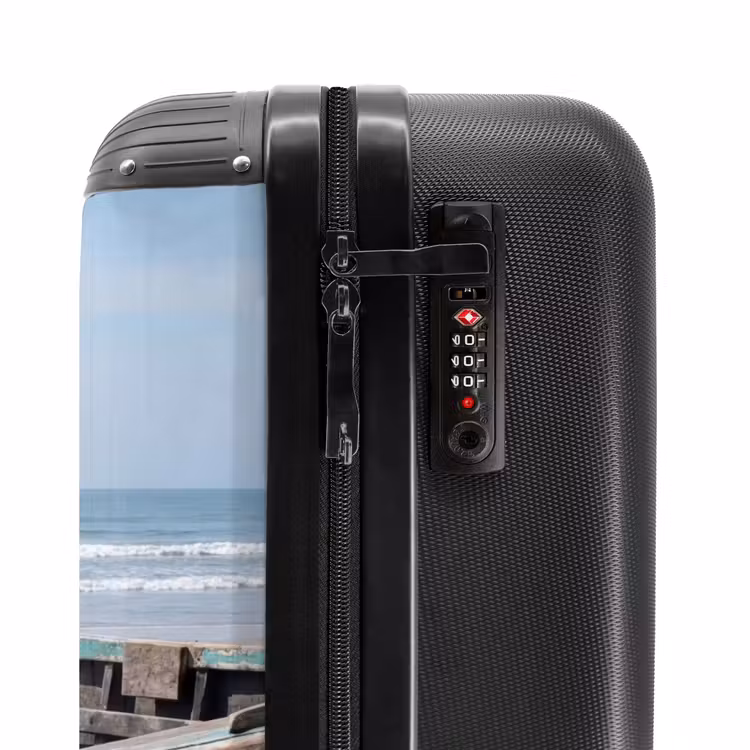 Suitcase - Boat - Sandy beach - Sea — 5
