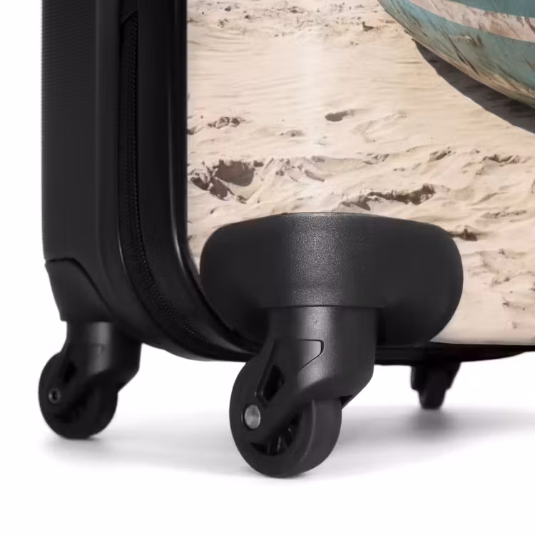 Suitcase - Boat - Sandy beach - Sea — 6