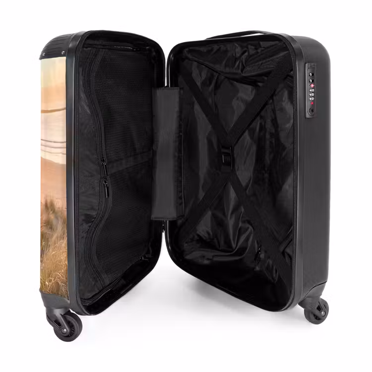Suitcase - Dunes - Beach - Sea — 3