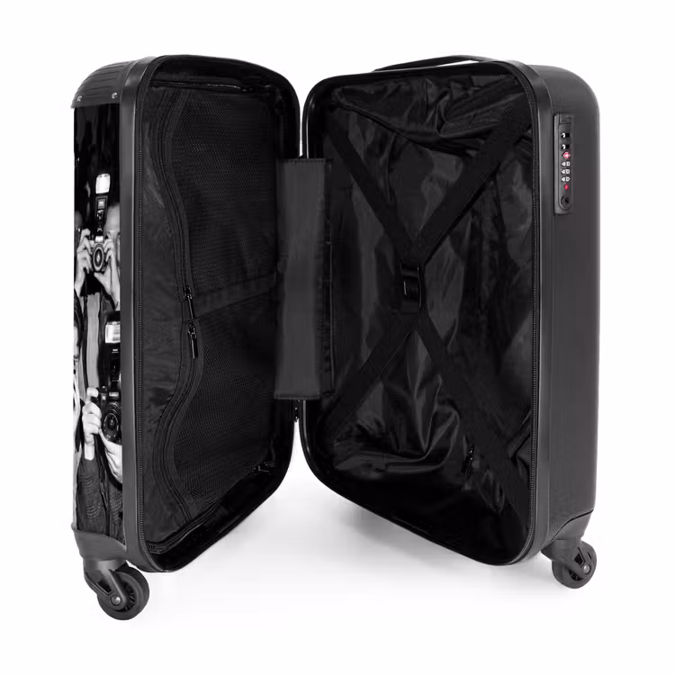 Suitcase - Photographers - Crowd - Flashes - Journalism — 3