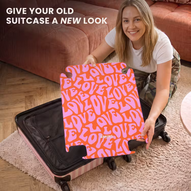 CaseSwap - Repeating 'LOVE' pattern in pink on red — 3