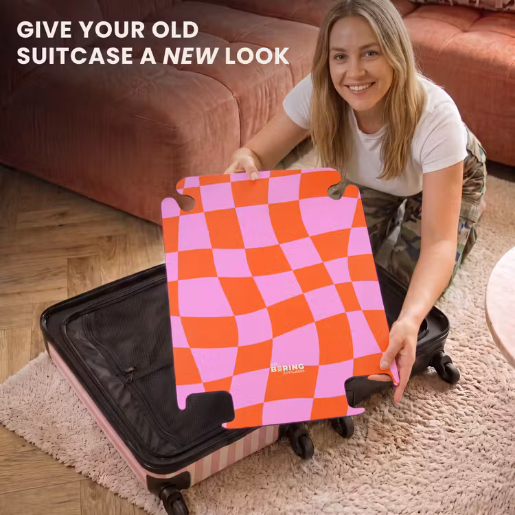 CaseSwap™ - Wavy checkerboard pattern in red and pink — 3